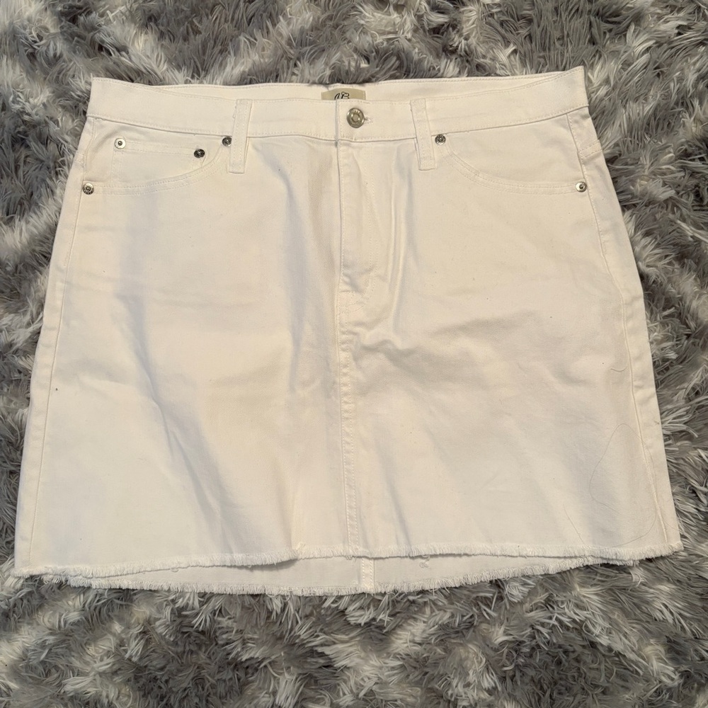 BNWT J. Crew White Cotton denim Mini size 32